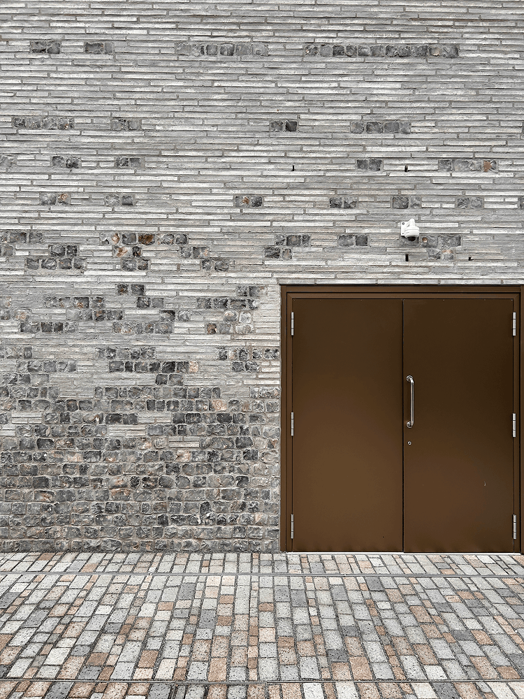 Flint and stone working together in a staggered design