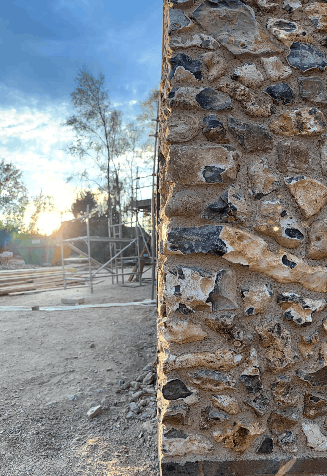 These specially selected field flint formed the corners on a contemporary flint build in Kent creating a striking monolithic flint facade.
